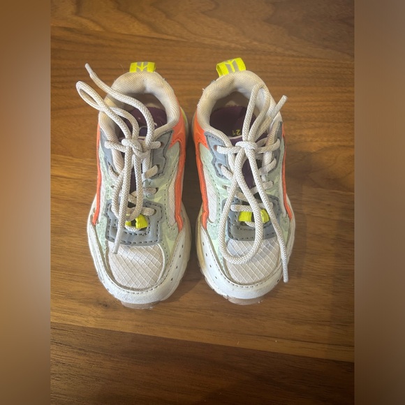 Cutest Zara Toddler Sneakers - Picture 3 of 6